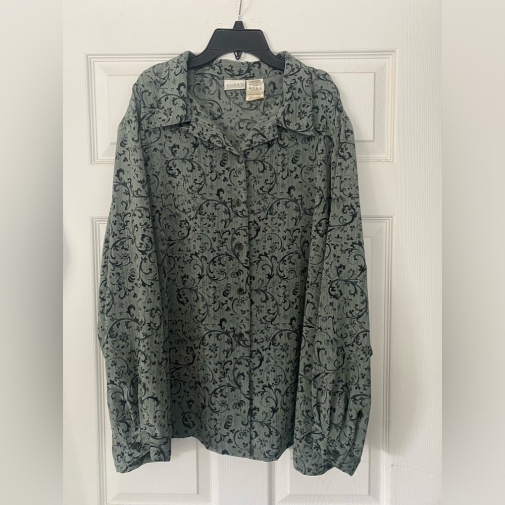 KORET brand Women’s plus size 24w beautiful print long sleeve blouse.